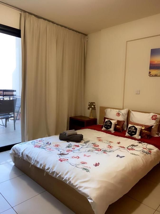 Larnaca Beach Apartment Exteriör bild