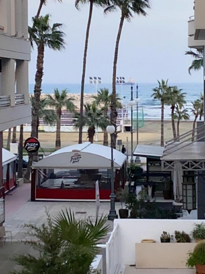 Larnaca Beach Apartment Exteriör bild